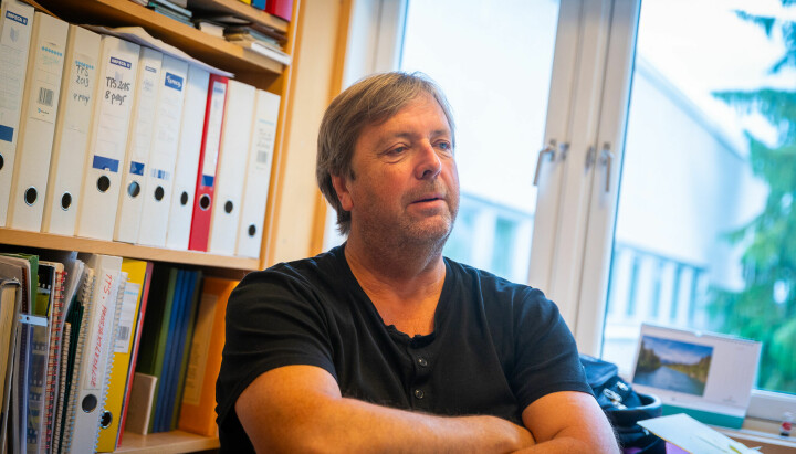 Tore Strømøy er programleder i dokumentaren.