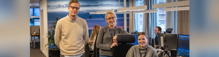 NRK Vestfold og Telemark søker to journalister tre medarbeider som smiler til kamera