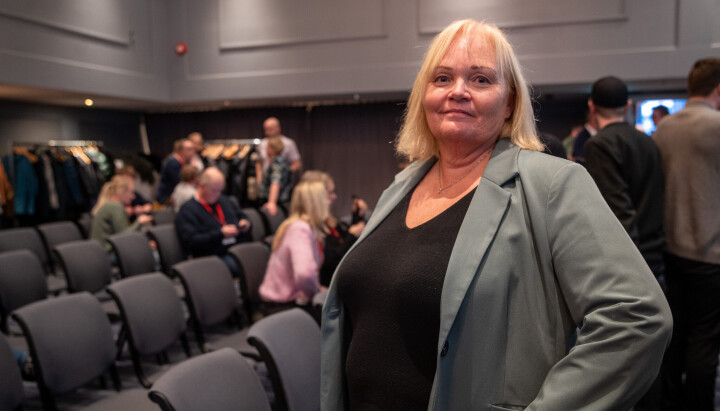 – Vi kan ikke slå de unge og de gamle ut med badevannet, sier Marit Ulriksen. Marit Ulriksen (redaktør, Rana Blad), under Svarte Natta-konferansen i Tromsø.