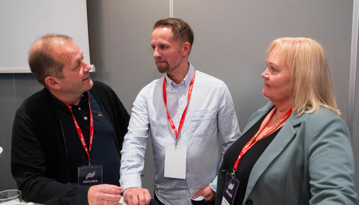 Steinulf Henriksen (redaktør, Folkebladet), Helge Nitteberg (redaktør, Nordlys) og Marit Ulriksen (redaktør, Rana Blad), under Svarte Natta-konferansen i Tromsø.