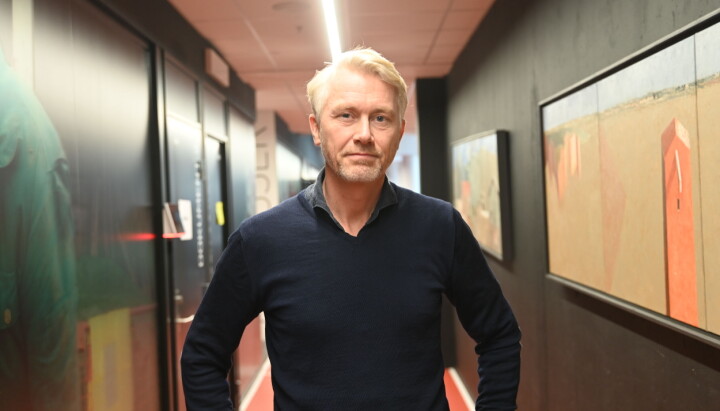Ansvarlig redaktør og administrerende direktør i TV 2, Olav T. Sandnes, på plass i redaksjonslokalene i Bergen.
