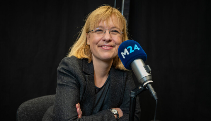 Åse Wetås, direktør i Språkrådet, deler ut både ris og ros til norske journalister i denne ukens Pressepodden.