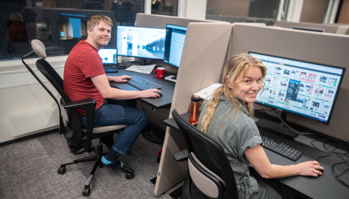 Redigerne Gaute Bergsli og Astrid Øvre Helland på fellesdesken hos Nordlys. Redigerne Gaute Bergsli og Astrid Øvre Helland på fellesdesken hos Nordlys.