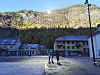 Bilde av hus og fjell
