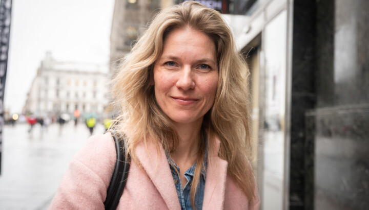 – Mange av dem jeg møter kan også min historie, og da føler de seg kanskje litt trygge i mitt nærvær, sier Karen Marie Berg NRK-journalist Karen Marie Berg