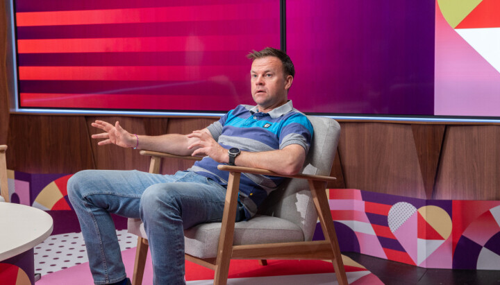 – Det er en veldig stolthet over at OL er tilbake på NRK, sier programleder Ole Rolfsrud. – Det er en veldig stolthet over at OL er tilbake på NRK, sier programleder Ole Rolfsrud.