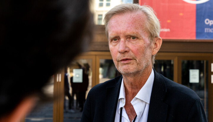 Amedia-direktør John Kvadsheim Amedia-direktør John Kvadsheim inviterer Schibsted inn døren til de nye lokalene til Amedia - som for øvrig er veldig fine, ifølge Kvadsheim.