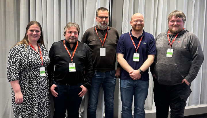 F.v.: Styremedlemmene Katrine Silseth Naas (Åndalsnes avis) og Roar Strøm (NRK Møre og Romsdal), leder Geir Forbregd (Driva), styremedlem Kristian Havnes Klemetzen (Sunnmørsposten) og vara Even Ørjasæter (Nyss).