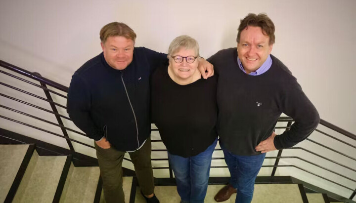 Fra venstre: Redaktørene Alf-Einar Kvalavåg i Tysvær Bygdeblad, Ellen Marie Hagevik i Vestavind og Torstein Tysvær Nymoen i Grannar.