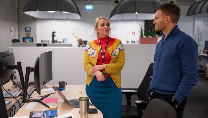 NRK har nett, TV og radio. Her er Ådland med nettsjef i NRK, Hildegunn Amanda Soldal. Nett-sjef i NRK, Hildegunn Amanda Soldal, og TV-sjef, Jan Egil Ådland
